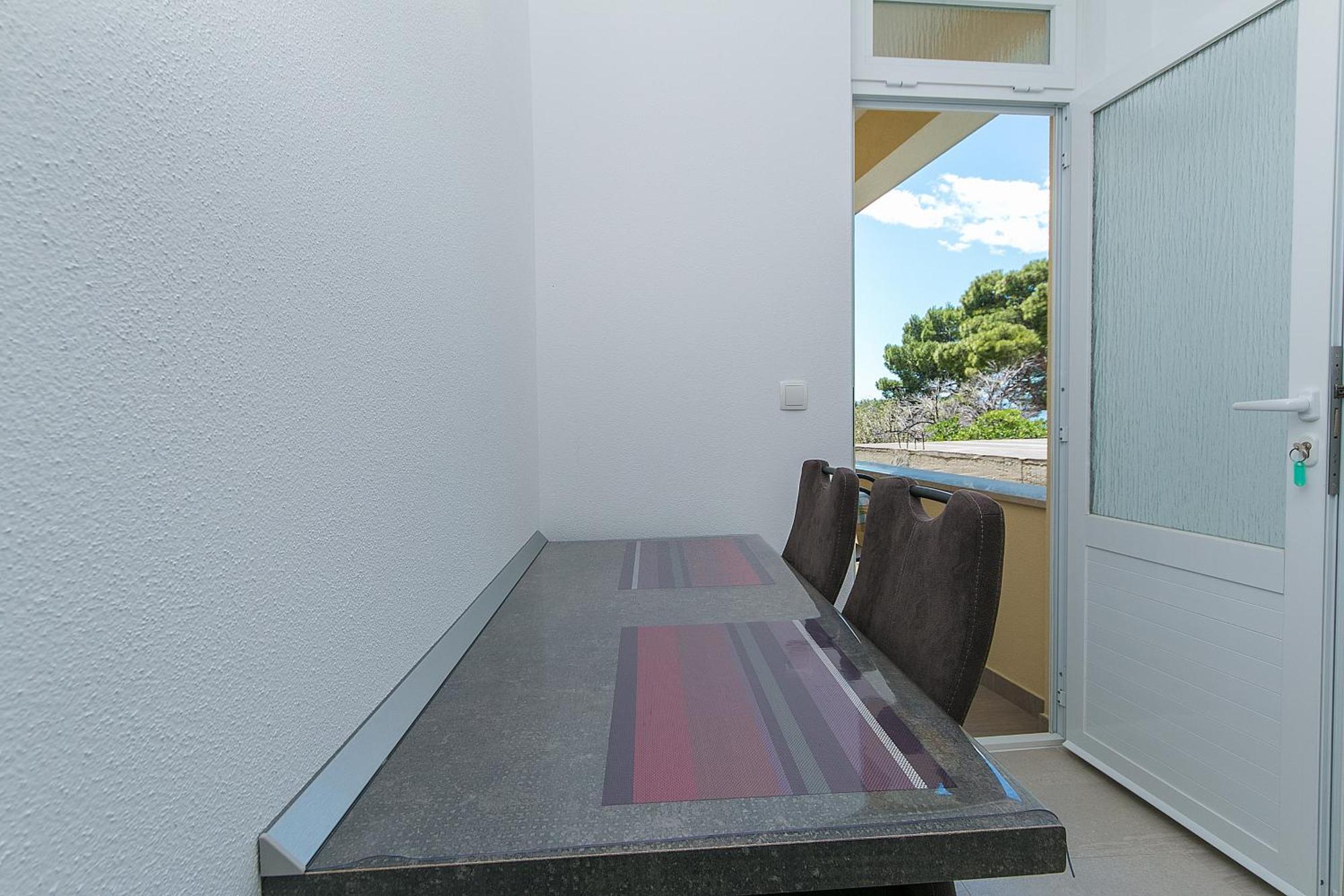 Apartments And Rooms With Parking Space Brela, Makarska - 2717 Bilik gambar