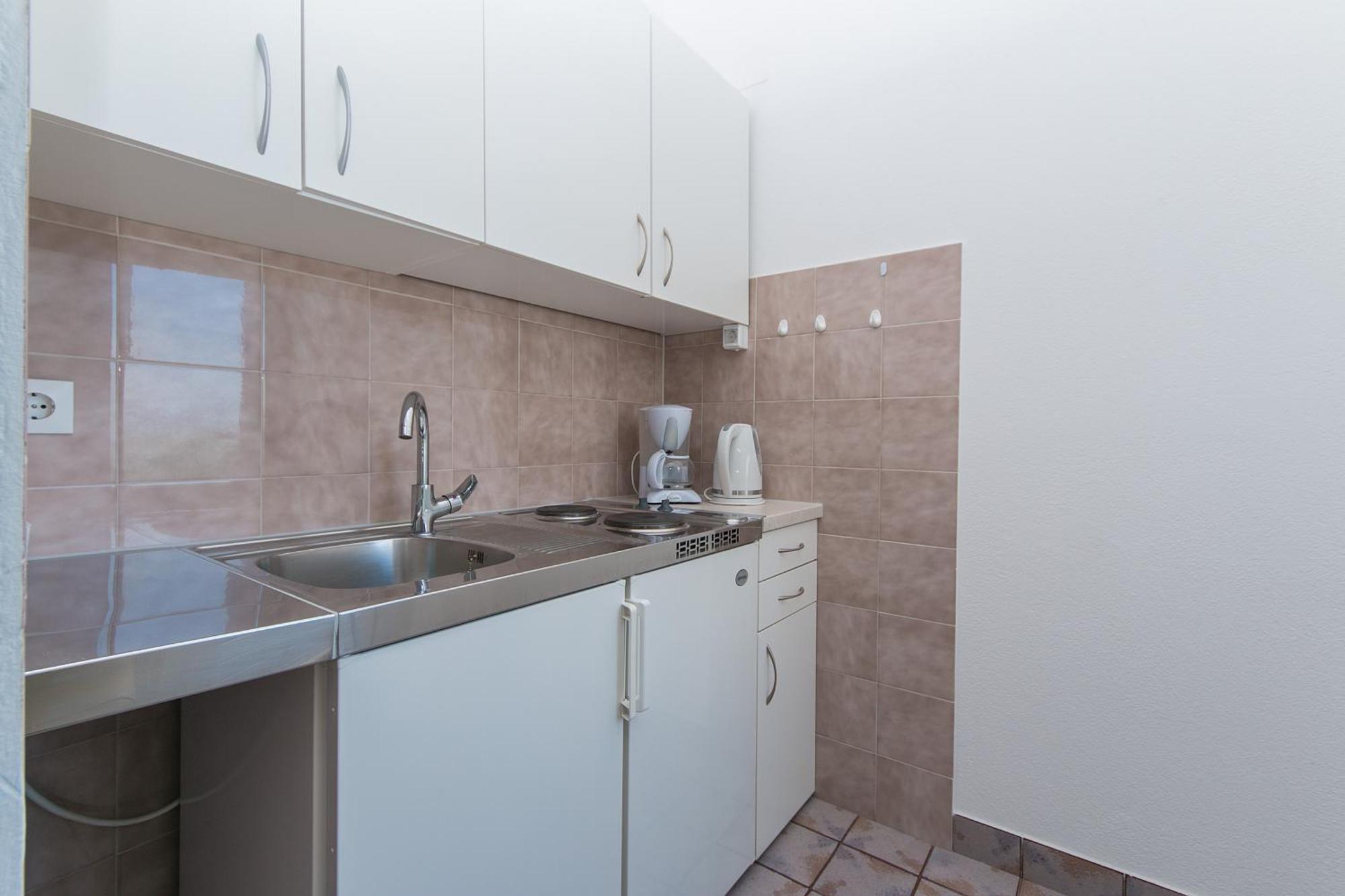 Apartments And Rooms With Parking Space Brela, Makarska - 2717 Bilik gambar