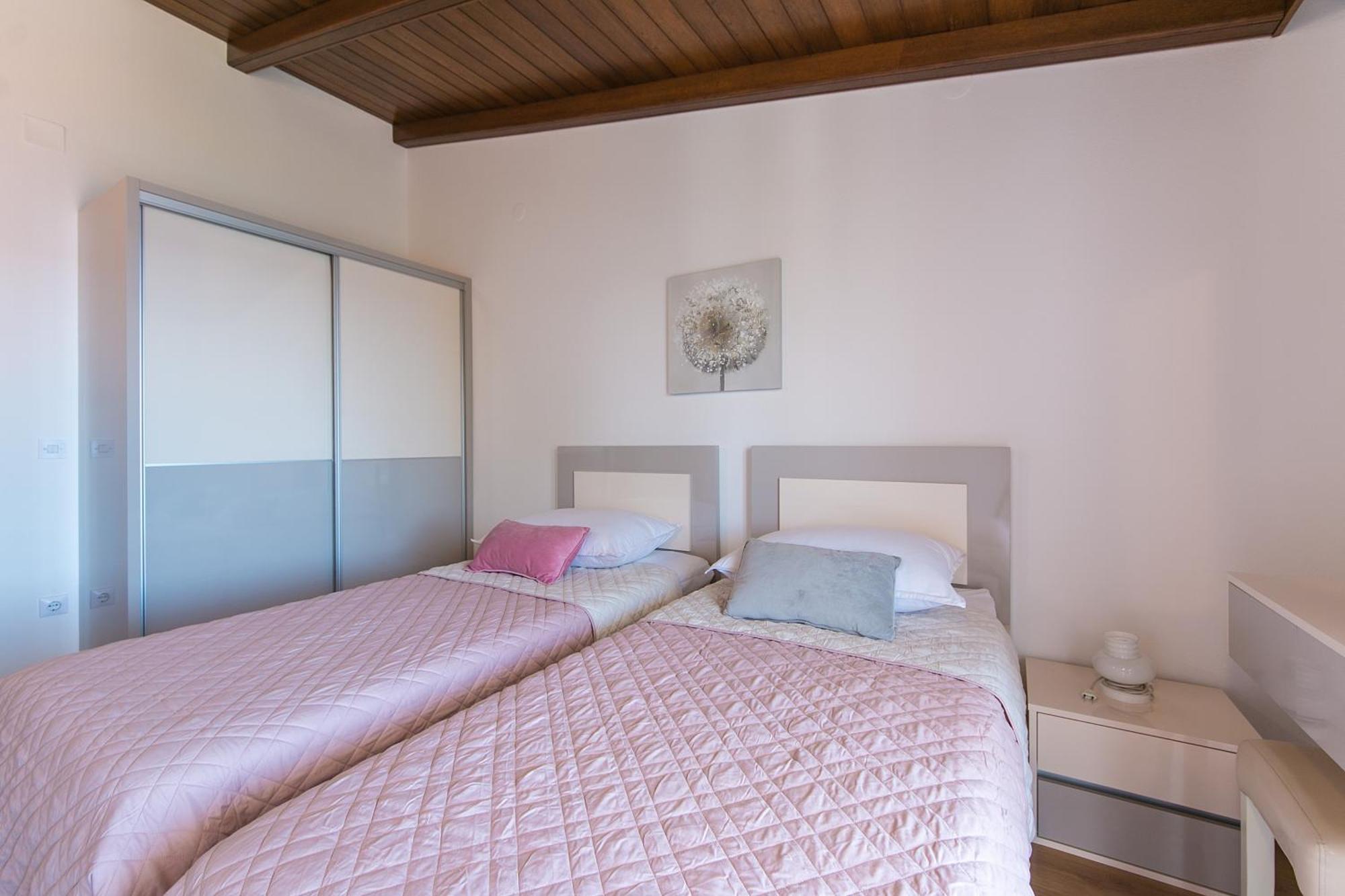 Apartments And Rooms With Parking Space Brela, Makarska - 2717 Bilik gambar