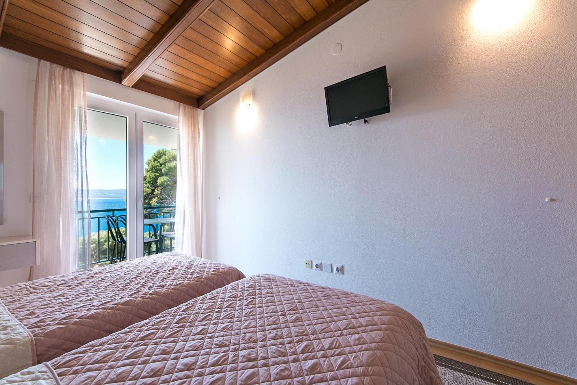 Apartments And Rooms With Parking Space Brela, Makarska - 2717 Bilik gambar