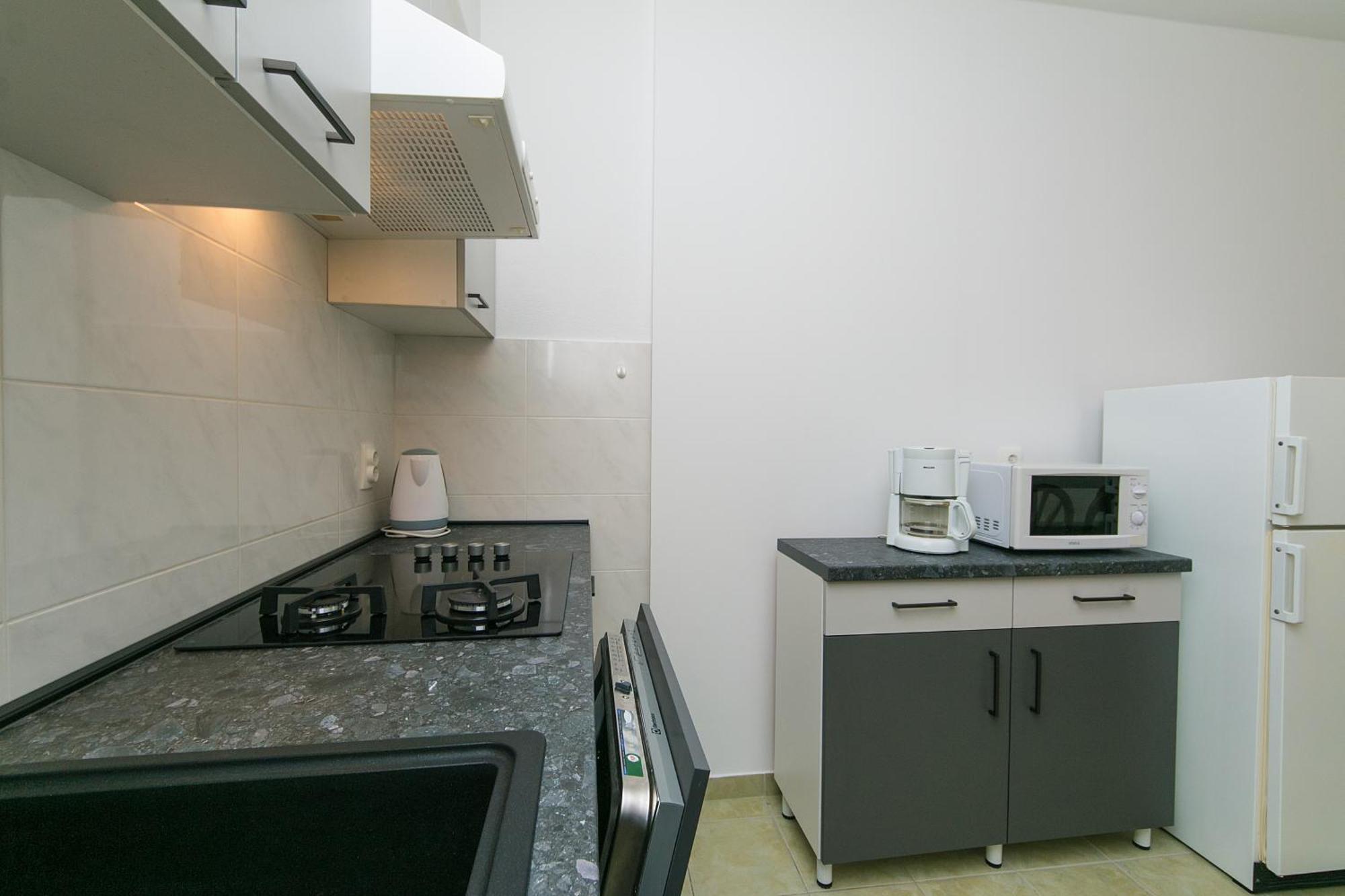 Apartments And Rooms With Parking Space Brela, Makarska - 2717 Bilik gambar