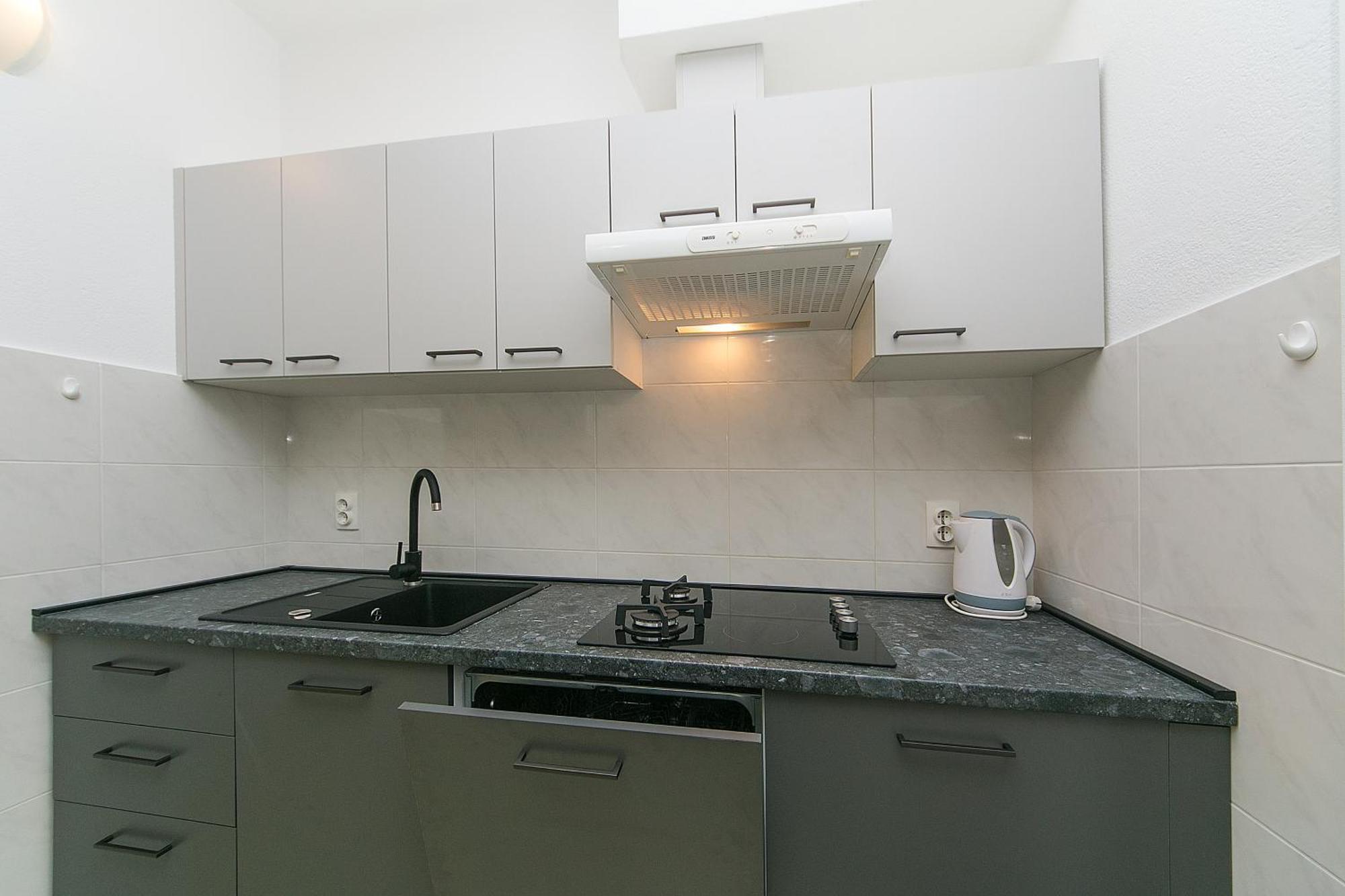 Apartments And Rooms With Parking Space Brela, Makarska - 2717 Bilik gambar